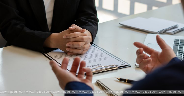 ఉద్యోగుల నుండి వీసా మరియు నియామక ఖర్చులను పరిశ్రమలు వసూలు చేస్తాయా?